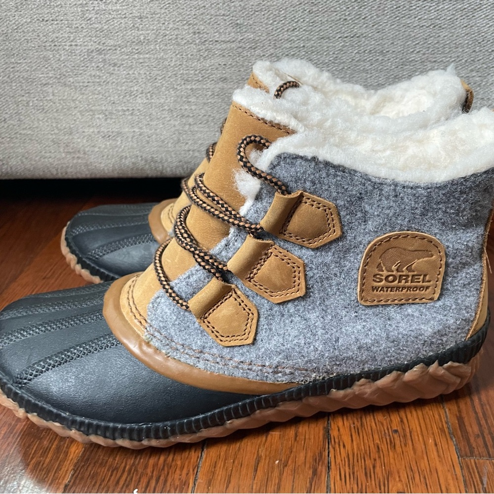 Sorel Out and About Boots - Women’s Size 7